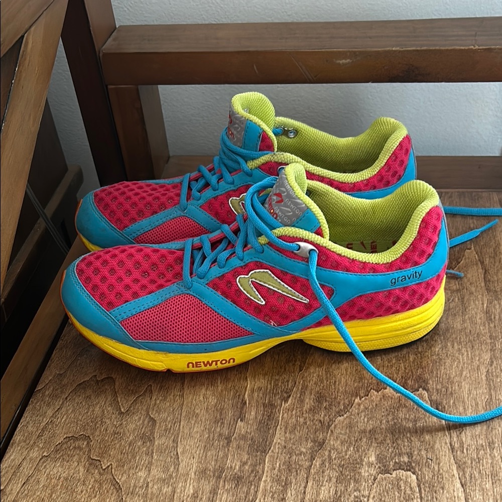 Newton Gravity Running Shoes - Red and Blue